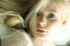 <em>天生黄头发</em>的氧气美女 - 顽兔