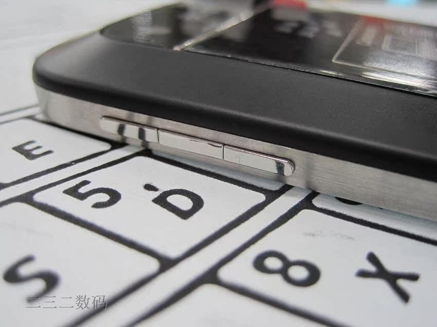 Мобильный телефон BlackBerry 9900 Мобильный телефон BlackBerry 9900