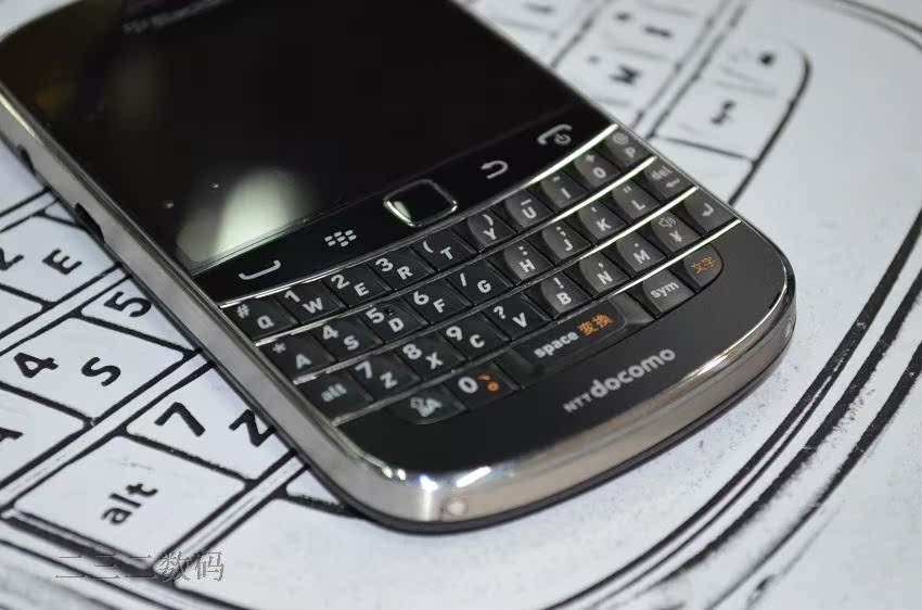 Мобильный телефон BlackBerry 9900 Мобильный телефон BlackBerry 9900