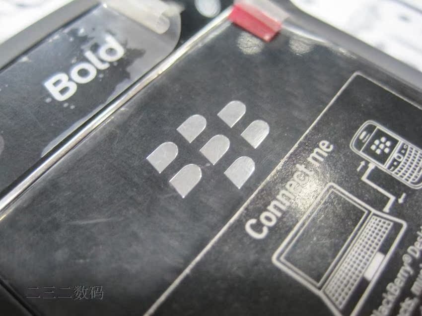 Мобильный телефон BlackBerry 9900 Мобильный телефон BlackBerry 9900