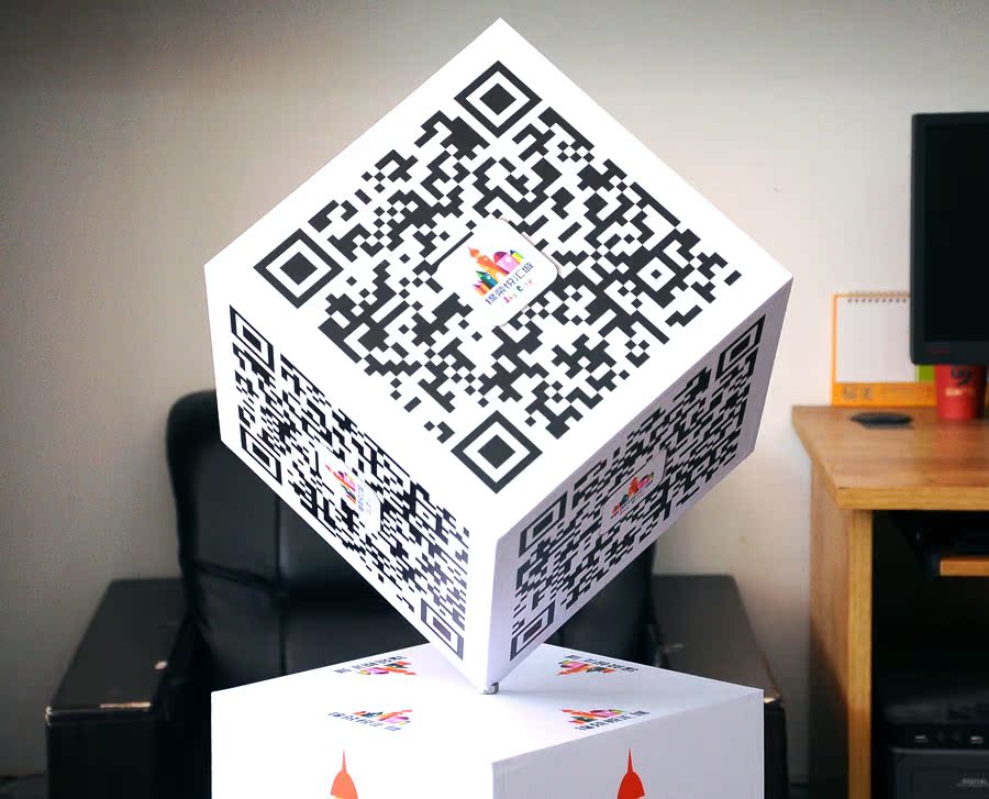 Купить Рекламный щит Месте рабочего стола трехмерный QR-код украшения ...