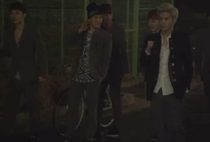 <em>EXO</em>同款 鹿晗 <em>狼与美女剧情片</em> 韩版修身中山装