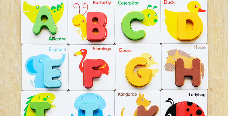 此套字母卡片拥有很强的趣味性,能更好的帮助宝宝认识字母,通过形象的