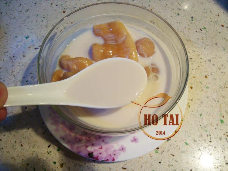 【何太厨房】: 红枣桂圆牛奶炖花胶 _ 篱笆网