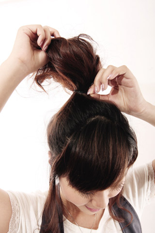 丝绳绑<em>梳头发型</em>出日系甜美发型LOOK_ap4vh7