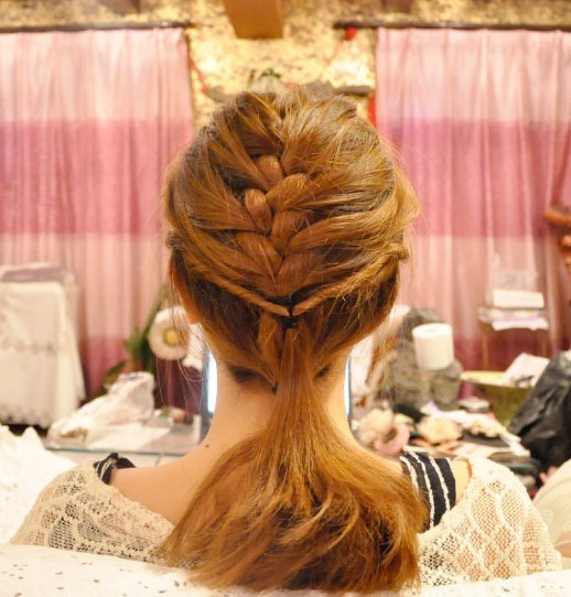 秋季流行简单实用男生<em>好看</em>的<em>发型梳法</em>发型教程