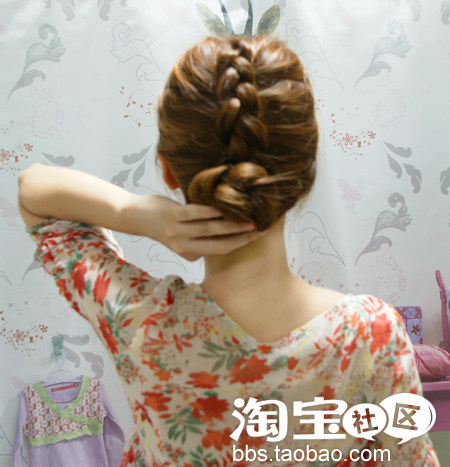 怎样<em>梳漂亮的头发</em>梳头美发女王又现江湖,反式