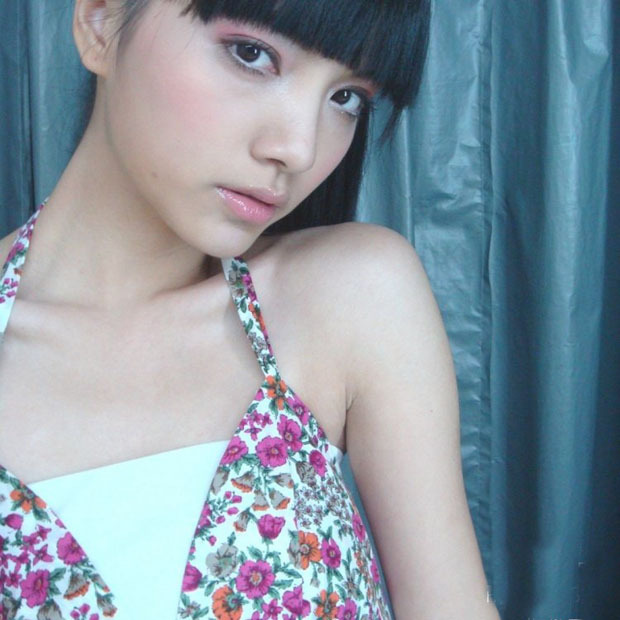 妩媚可爱的香港女生陈泳装美女模特嘉宝美美生