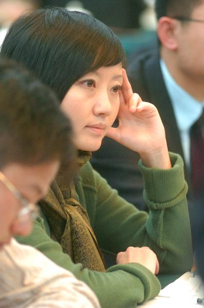 知性柴静,从容优雅-围巾风尚志2013 第四季