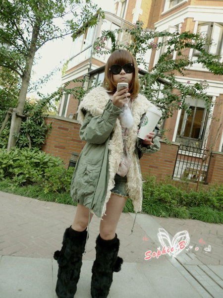 <em>喇叭袖开衫</em>+流苏围巾+长靴 笨笨粉猪靓搭_姜0