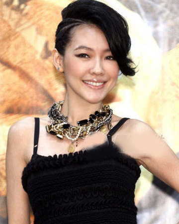 <em>拉头发</em>的<em>危害</em>13款明星花样刘海比拼谁比谁潮