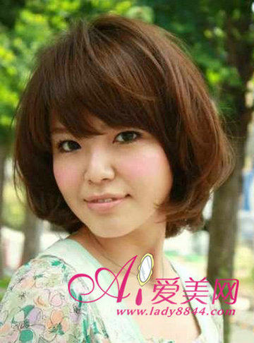 <em>方脸</em>女孩SOS胖人<em>适合的发型</em>简单发型散发女